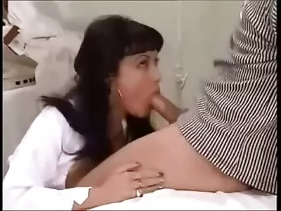 سبزه افسانه کاتانا سکس خانم معلم کمبت ، دوستش را اغوا می کند و فاک می زند