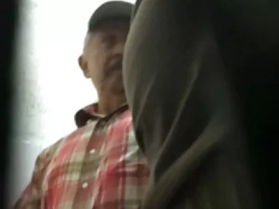 milf پرشور در حال معلم شهوتی انجام یوگای سکسی است